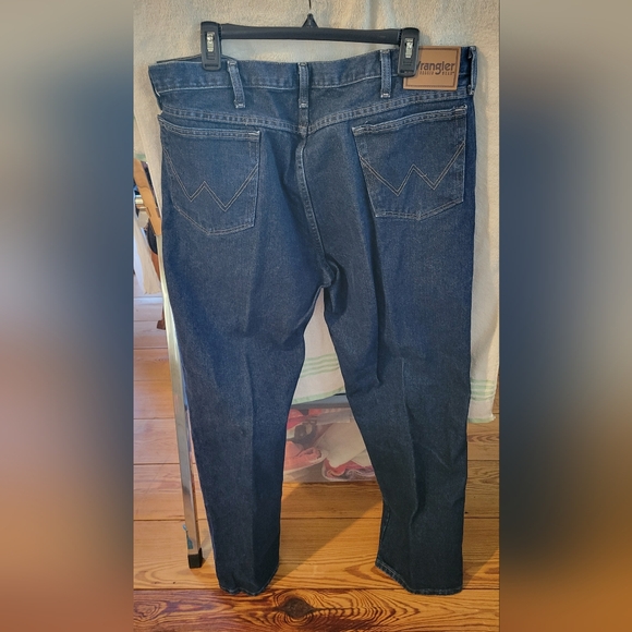 Wrangler Men's Blue Jeans - Picture 2 of 3